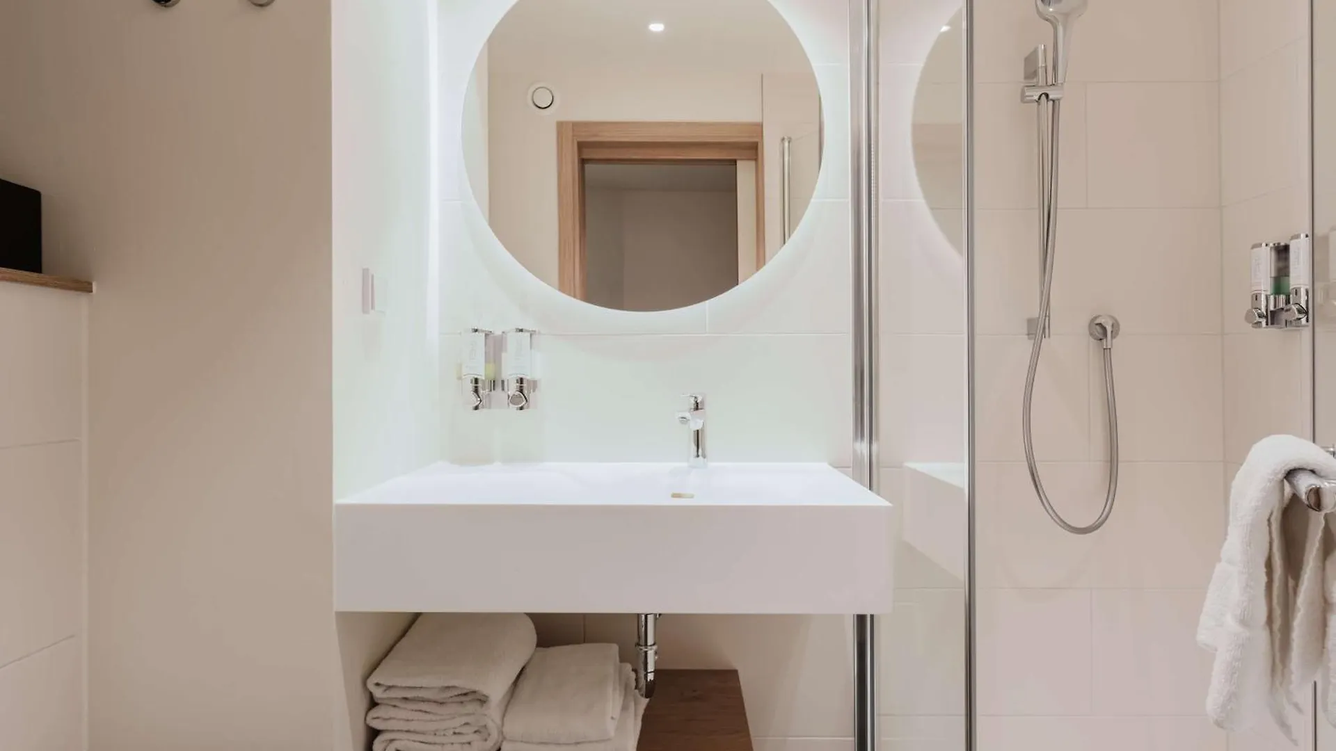 Hampton By Hilton Vienna City West 3*,  Austria